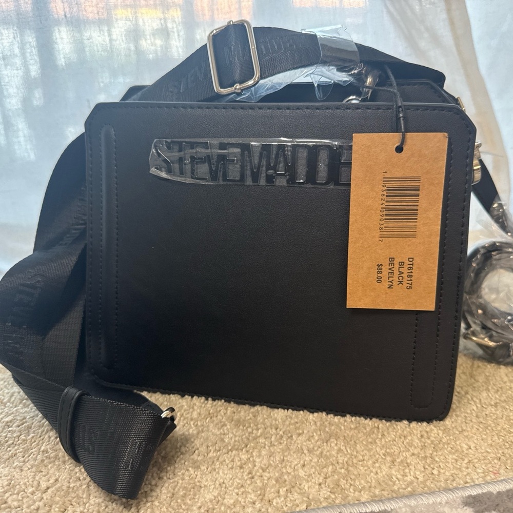 Steve Madden Black Bag Sleek Modern Design